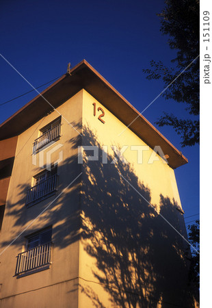 団地・西日を受けて 151109