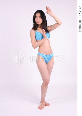 水着で運動 152371