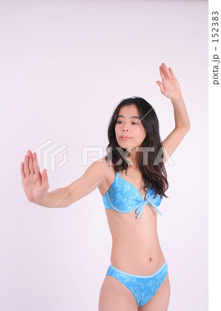 水着で運動 152383