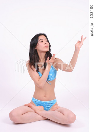 水着女性ヨガ 水着女性ヨガ 152400