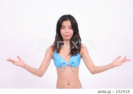 水着女性ヨガ 152419