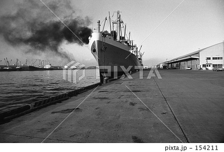 横浜 本牧埠頭 昭和46年 の写真素材