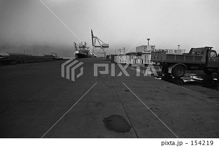 横浜 本牧埠頭 昭和46年 の写真素材