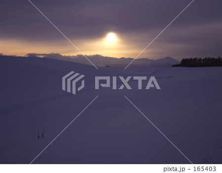 重そうな日の出 165403