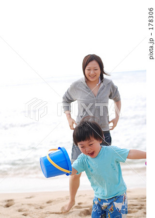 親子で楽しむ海 親子で楽しむ海 178306