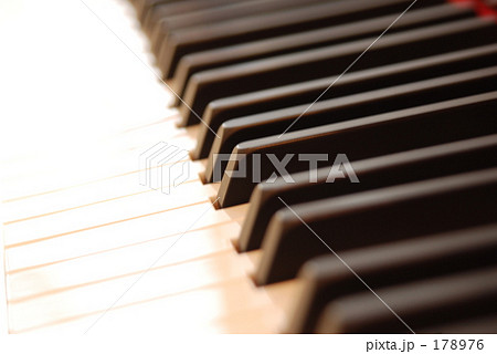178976