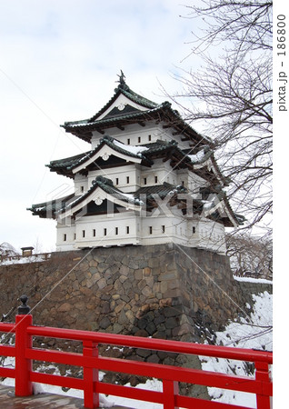 雪の弘前城 186800