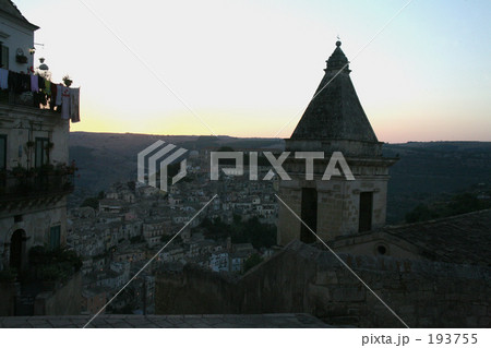 朝の散策　　旧市街イブラ地区の眺め 193755