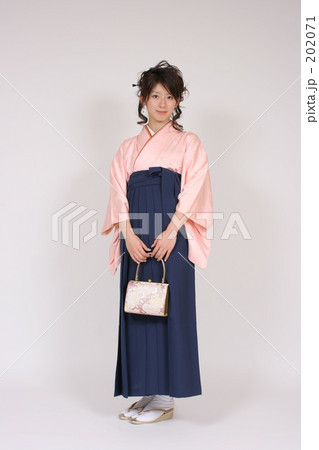 袴女性全身 202071