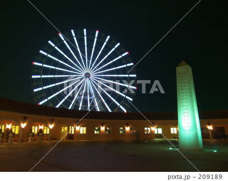 名古屋港、夜の円と棒  209189