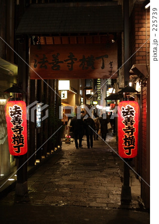 大阪ミナミの法善寺横丁 225739