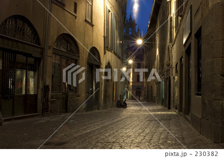 夜の路地 230382