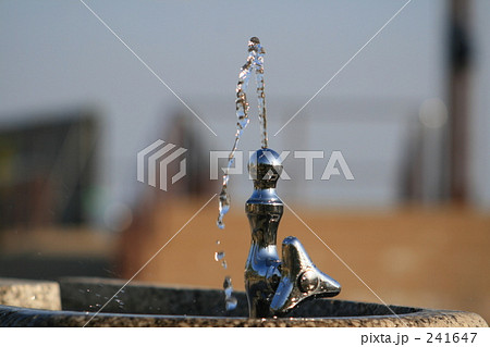 公園の水飲み場01 241647