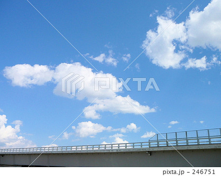 橋と青空 246751