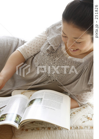 くつろぐ女性Ⅱ くつろぐ女性Ⅱ 251826
