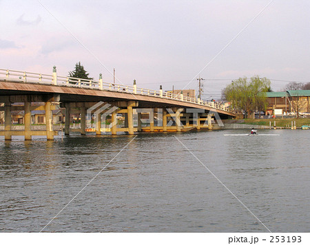 瀬田の唐橋とボート 253193