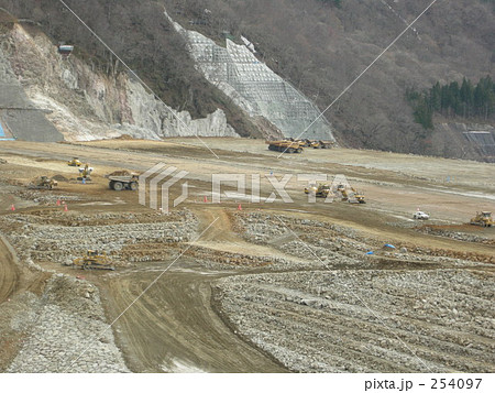 ダム建設中 254097