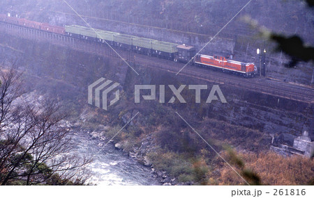 国鉄・山陰本線 保津峡駅付近 昭和56年 国鉄・山陰本線 保津峡駅付近 昭和56年 261816