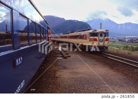 国鉄・山陰本線　梁瀬駅にて　 昭和56年 261850