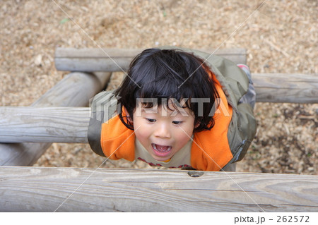 公園で遊ぶ子ども 公園で遊ぶ子ども 262572