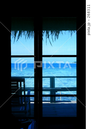 部屋から眺める海 268311