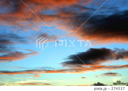 夕暮れの飛行機雲 274537