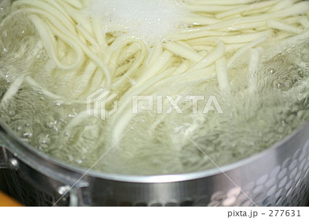 讃岐のうどん　寸胴でうどんをゆでる 277631