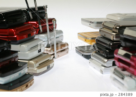 使い古し携帯の列　エコイメージ 284389