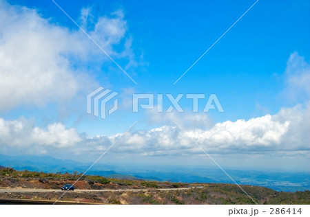 高原と青い空 286414