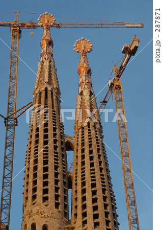 夕映えの聖家族教会 287871