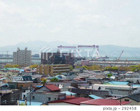 函館の町並みと函館どっく 292458