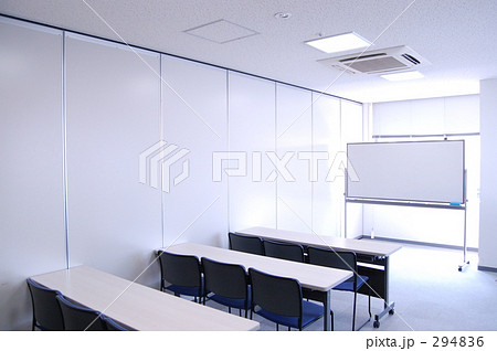 Seminar room 04. Seminar room 04. 294836