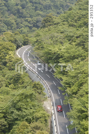 新緑のドライブロード 295352