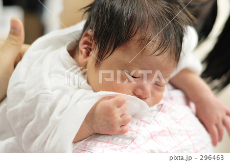 げっぷを出す 296463