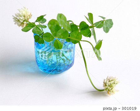 青い花びん 301019
