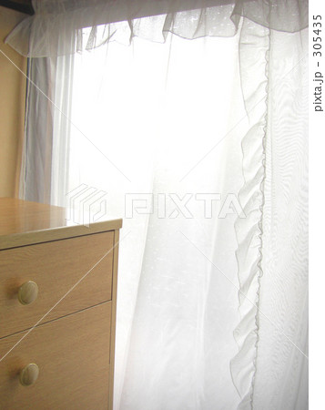 カーテンのある部屋 カーテンのある部屋 305435