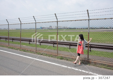 横田基地と少女1 横田基地と少女1 307287
