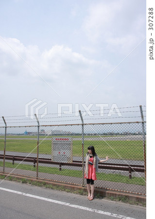 横田基地と少女2 307288