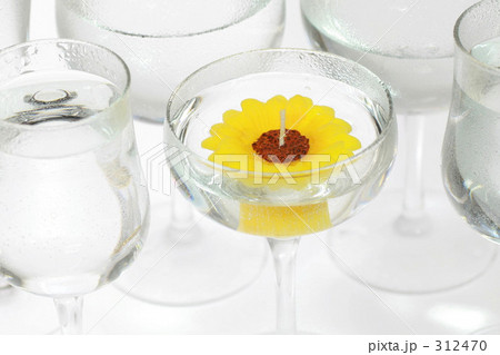 並ぶグラス　１ 312470