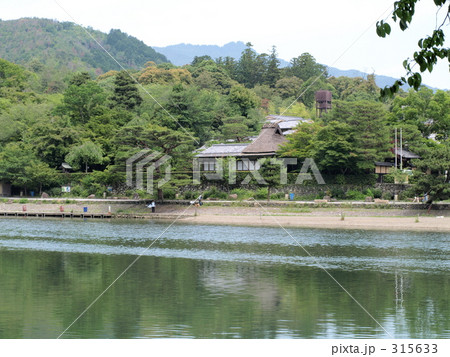 嵐山の川辺 315633