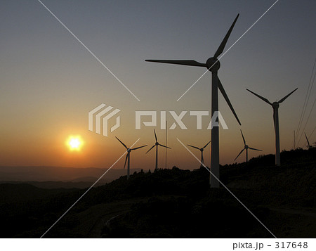 風力発電と夕景 317648