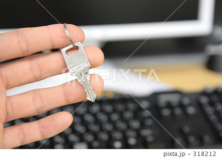 カギとパソコン 318212