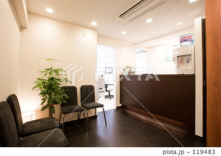 歯科医院の待合室 319483