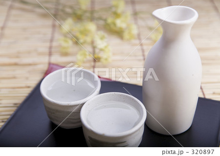日本酒 とっくり おちょこの写真素材 37
