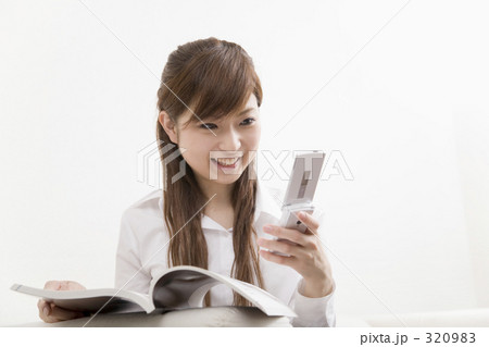 320983