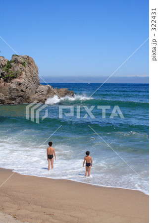 海水浴をする兄弟 海水浴をする兄弟 322431
