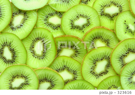 キーウイの断面 キーウイの断面 323616