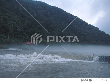 霧の川 328395