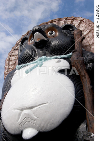 大きな狸の信楽焼き 329301