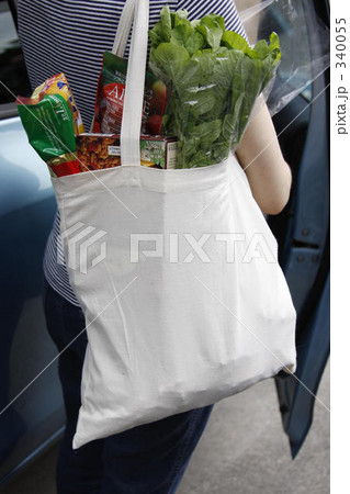 エコバックで食品の買い物 エコバックで食品の買い物 340055